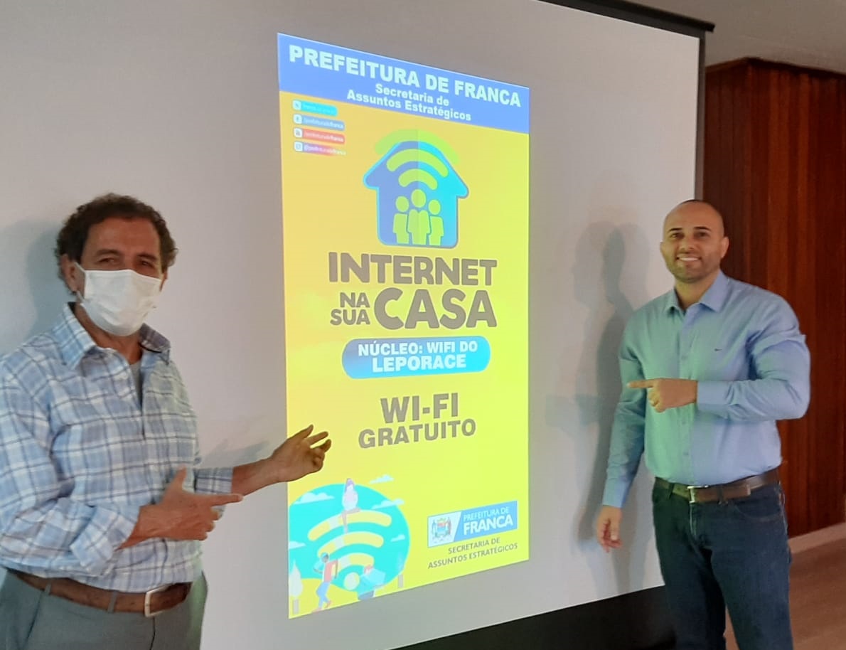 Gilson de Souza e Adriel Cunha apresentam o Wi-Fi para a região do Leporace